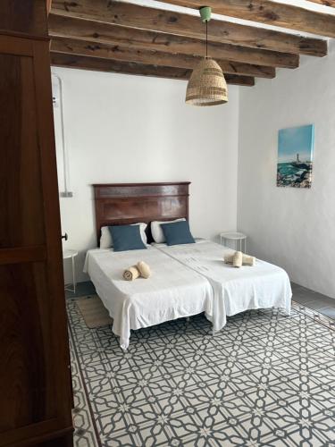 Postel nebo postele na pokoji v ubytování Tramuntana home with swimming pool, Can Canonge