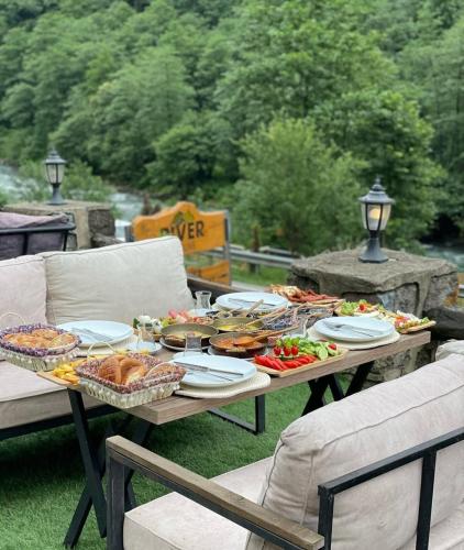 Jídlo v hotelu nebo okolí