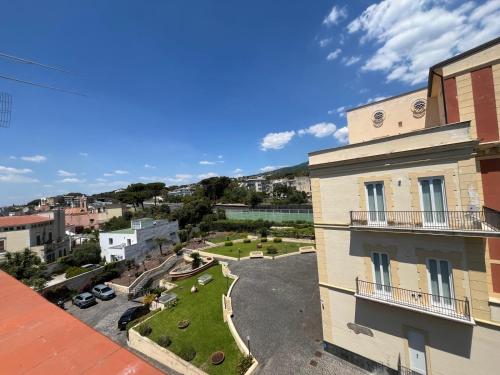 an aerial view of a building with a yard at Calì eventi room in Torre del Greco