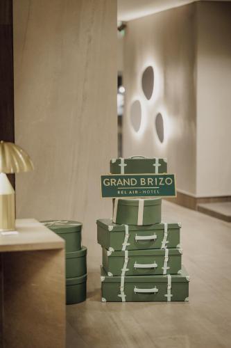 a stack of green boxes with a sign on top at Grand Brizo Bel Air in Buenos Aires