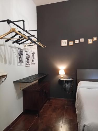 a room with a desk and a bed and a wall at B&B La Fenice sul Lago in Villongo SantʼAlessandro