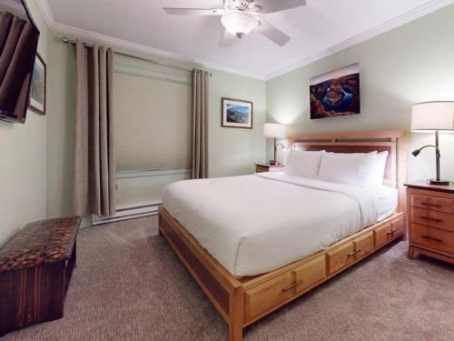 a bedroom with a large bed and a window at Montaneros in Vail in Vail