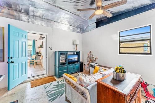 Gambar di galeri bagi Surf Drive - Ultimate Beach Getaway for Families di Cocoa Beach