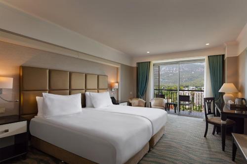 Postel nebo postele na pokoji v ubytování TUI Magic Life Rixos Beldibi - Adult Only