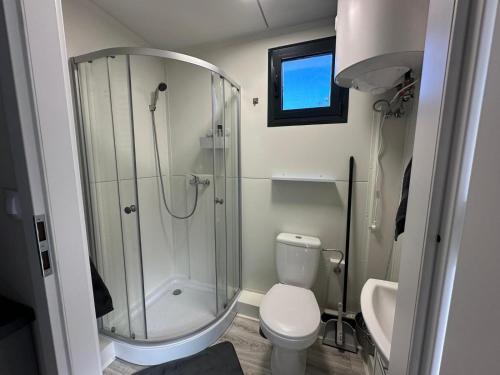 Koupelna v ubytování Glamping Pod meruňkami
