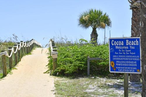 Gambar di galeri bagi Surf Drive - Ultimate Beach Getaway for Families di Cocoa Beach