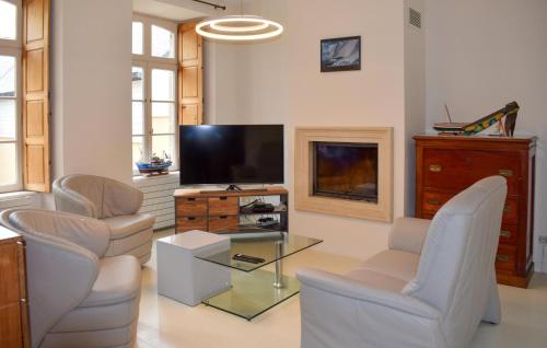 Μια τηλεόραση ή/και κέντρο ψυχαγωγίας στο Maison Près Du Port De Paimpol