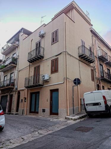 a white van parked in front of a building at Casa Vacanza Acquanuova in Calatafimi