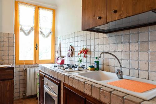 Nhà bếp/bếp nhỏ tại La Luna e i Falò, residenza Torrione