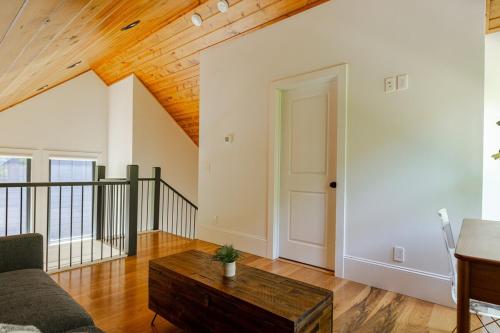 Φωτογραφία από το άλμπουμ του Nantahala River Luxury Escape-on the river! σε Aquone