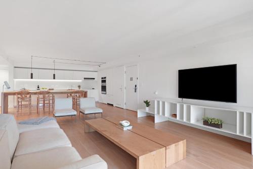 Televisyen dan/atau pusat hiburan di Beach Haus Bal Harbour