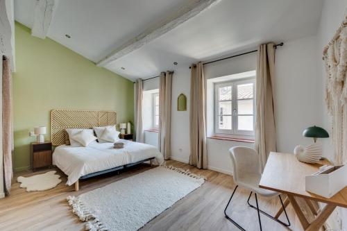 Katil atau katil-katil dalam bilik di La Porte de la cité