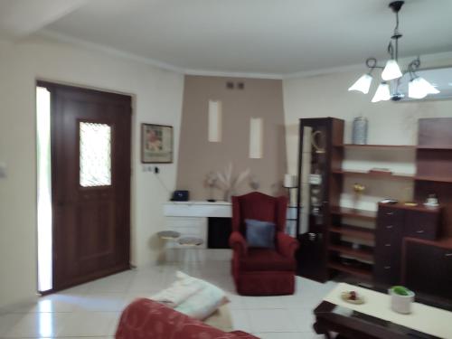 Posezení v ubytování The Green Garden in AGIA VASSA