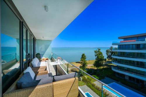 MyFlat Wave Golden Beachfront Family