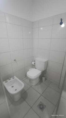 Ένα μπάνιο στο La Via Hostel