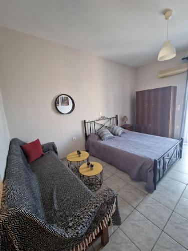 Una cama o camas en una habitación de STAMATIOs