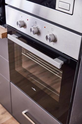 TH 101 Appartement F3 spacieux 1 à 5 pers 1er étageにあるキッチンまたは簡易キッチン