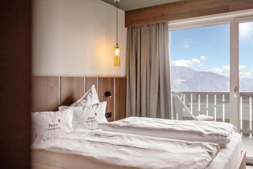 Postel nebo postele na pokoji v ubytování Hotel Belvedere - Fine Dining, Hideaway & SPA