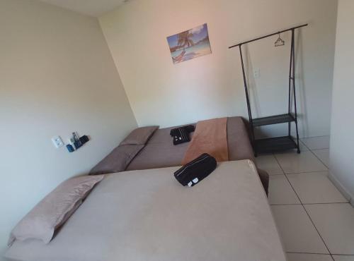 Postel nebo postele na pokoji v ubytování chalés da Ana pertinho do rio preguiça