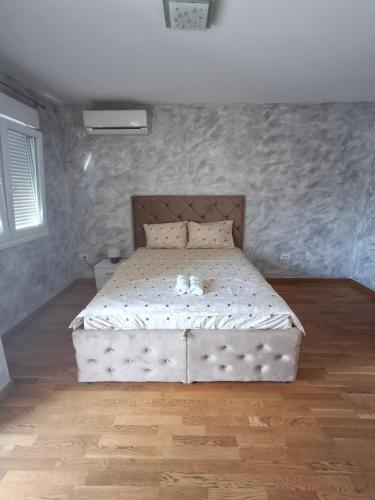 Ένα ή περισσότερα κρεβάτια σε δωμάτιο στο Apartman City Kvart Podgorica