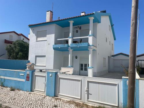 Dorms & Doubles Guest House Peniche