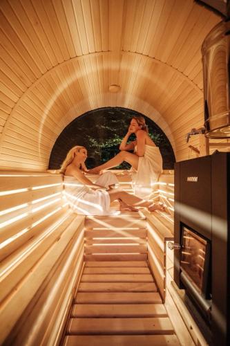 a bride and groom sitting in a sauna at Sosnowy Szept in Karpacz