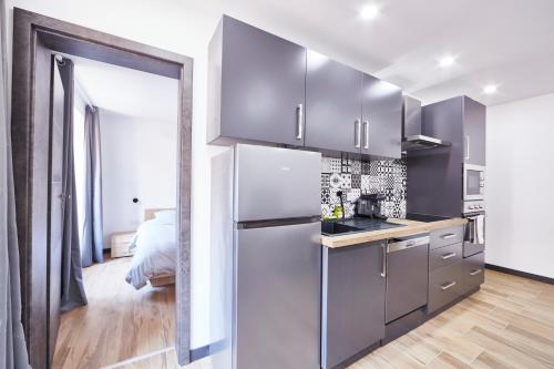 Kuchyň nebo kuchyňský kout v ubytování TH 201 Appartement F3 spacieux 1 à 5 personnes au 2ème étage