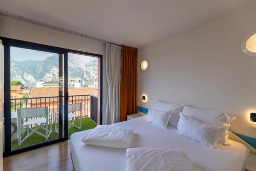 Voodi või voodid majutusasutuse Hi Hotels Riva del Garda toas