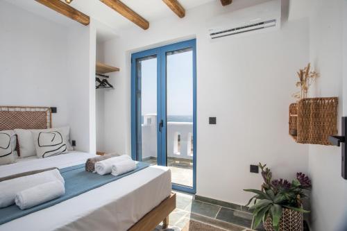 Кровать или кровати в номере Villa Mare Mio, beachfront, newly rennovated