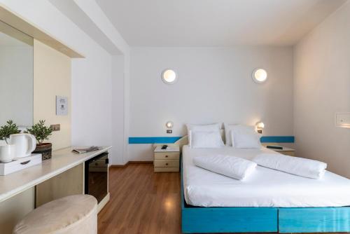 Hi Hotels Riva del Gardaにあるベッド