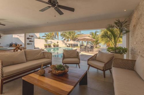 Gallery image of Cuzamil, big waterfront house in Chicxulub