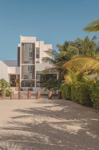 Gallery image of Cuzamil, big waterfront house in Chicxulub