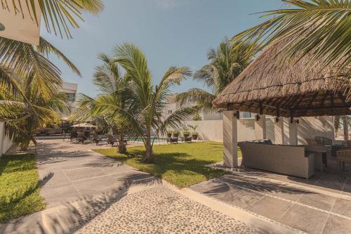 Gallery image of Cuzamil, big waterfront house in Chicxulub