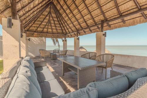 Gallery image of Cuzamil, big waterfront house in Chicxulub