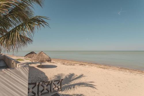 Gallery image of Cuzamil, big waterfront house in Chicxulub