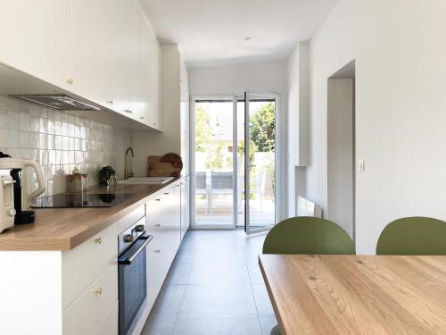 Kuchyň nebo kuchyňský kout v ubytování Calme et charme en famille, Côte Sauvage