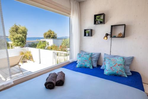 Postel nebo postele na pokoji v ubytování BUQEZ ECO RESORT - Beach Villa 37 and 40