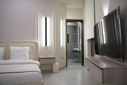 Μια τηλεόραση ή/και κέντρο ψυχαγωγίας στο Rateel Apartments 2