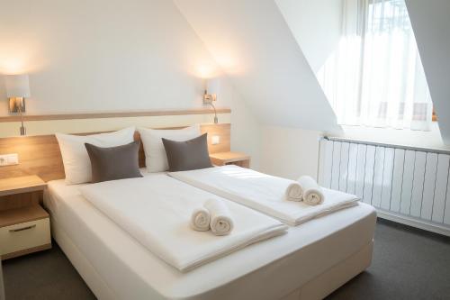 Postel nebo postele na pokoji v ubytování Mikes Home