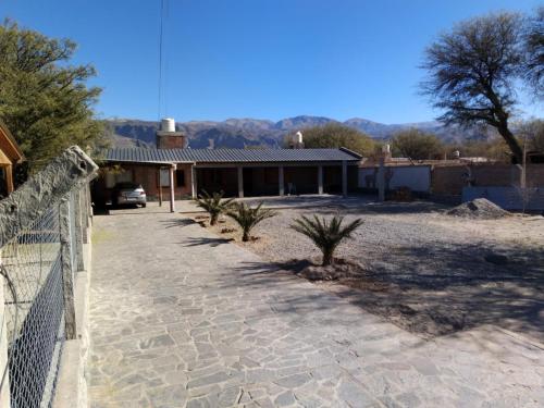 Nespecifikovaný výhled na hory nebo výhled na hory při pohledu z penzionu