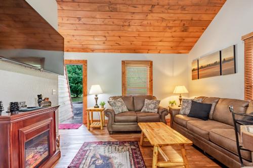 a living room with a couch and a table at Qualla Cabins and Motel Cherokee near Casino in Whittier