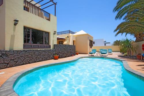 Delightful Costa Teguise Villa 4 Bedrooms Large Private Pool Villa Ellen