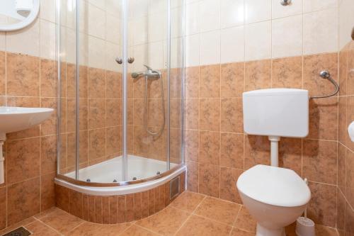 a bathroom with a shower and a toilet and a sink at Gabriel in Neum