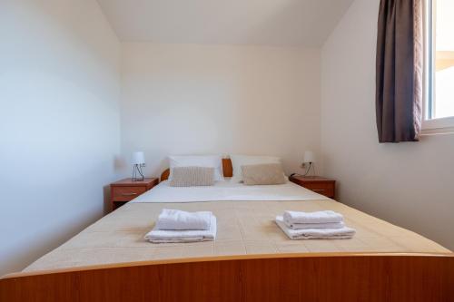 a bedroom with a bed with two towels on it at Gabriel in Neum
