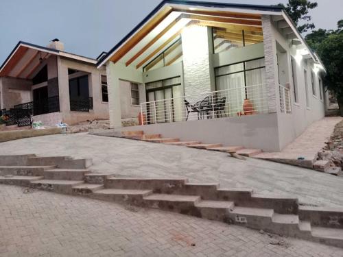 البناء الذي يحتوي الفيلا