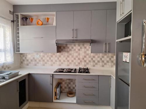 مطبخ أو مطبخ صغير في New, modern, airy luxurious 3 bed Home,Monavale Strathaven