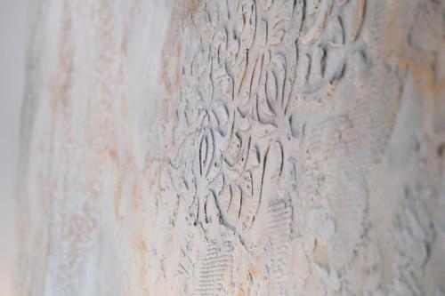 a wall with writing on the side of a book at Luxury l'Aurora Room in Castelsardo