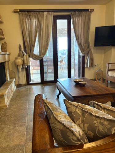 Μια τηλεόραση ή/και κέντρο ψυχαγωγίας στο Athevillas Chrysoula