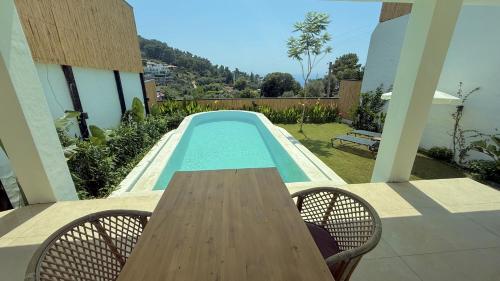 Πισίνα στο ή κοντά στο Seaview Faralya
