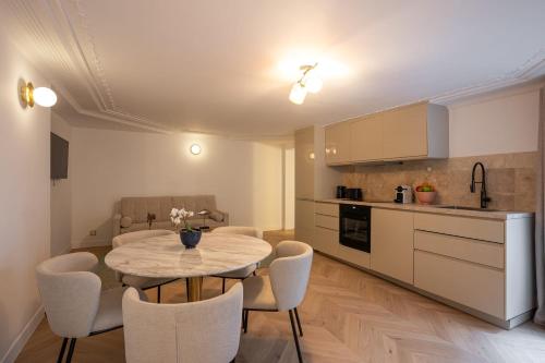 Kuchyňa alebo kuchynka v ubytovaní Luxury Stay